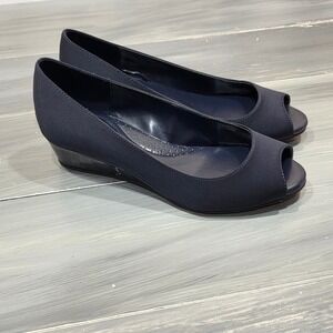 Bandolino Wedge Heels BDCANDRA Navy Blue Peep Toe Size 7.5 W Wide